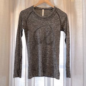 Long sleeve yoga top
